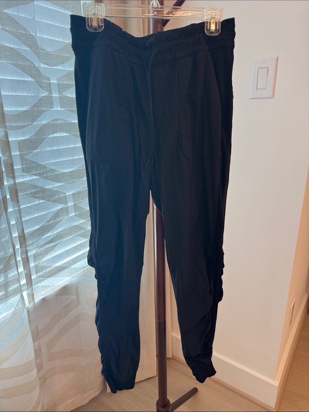 lululemon athletica Black Elastic-Waist Jogger Pants